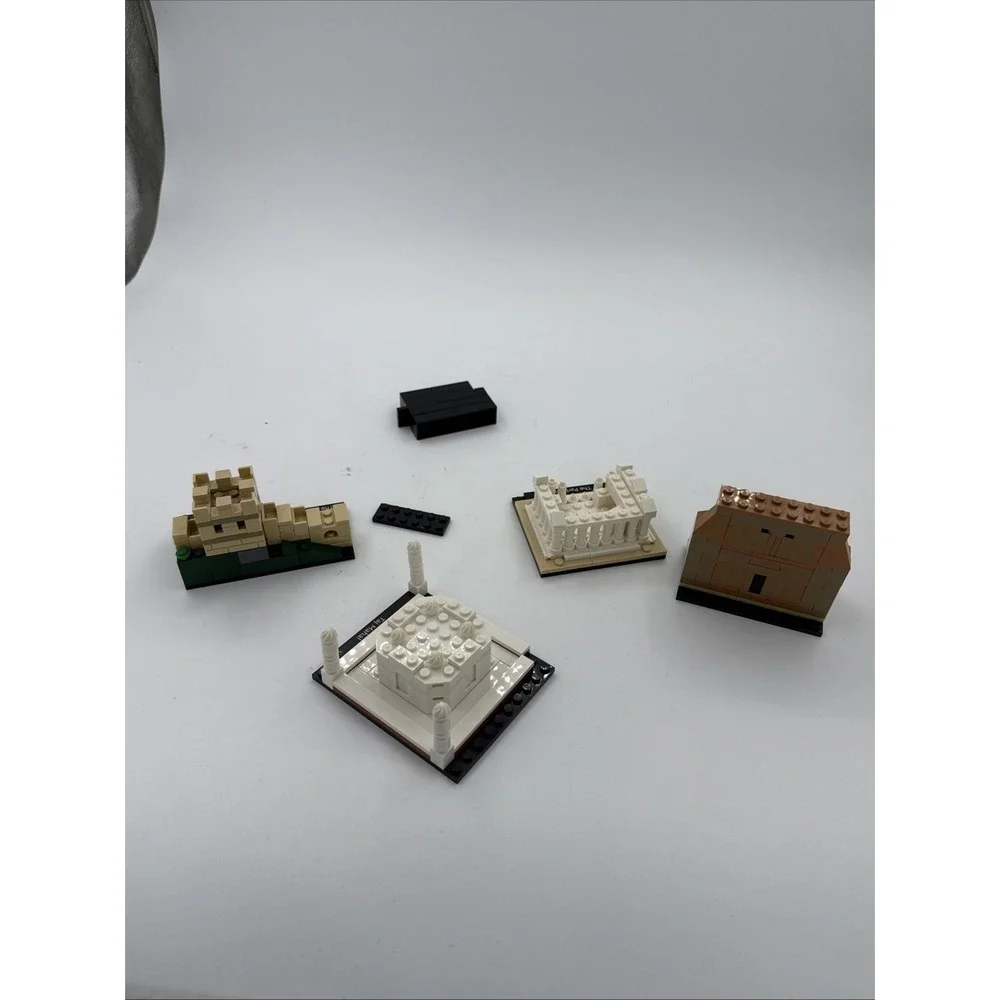 LEGO ARCHITECTURE: World of Wonders (40585) VIP Exclusive  Missing A Few Pieces